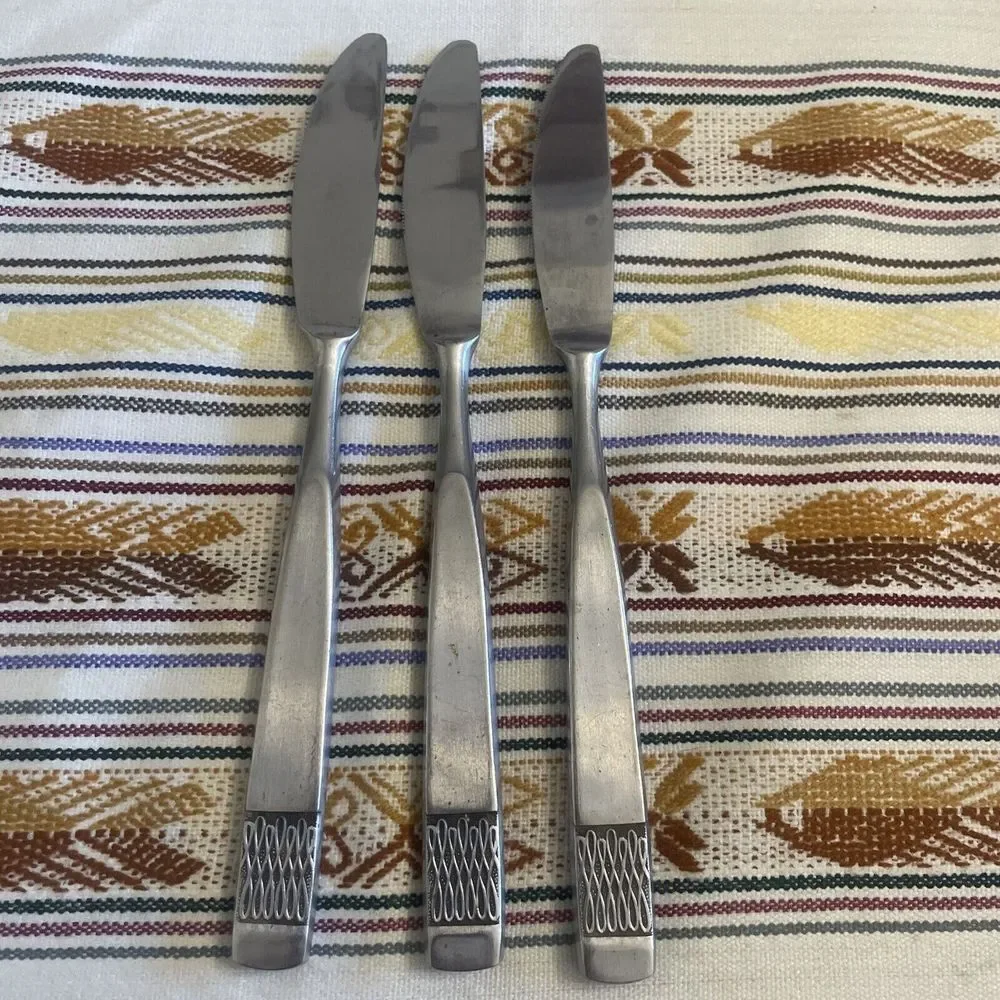 3 Vintage Utica Uti137 Butter knives Silverware‎ - Replacements